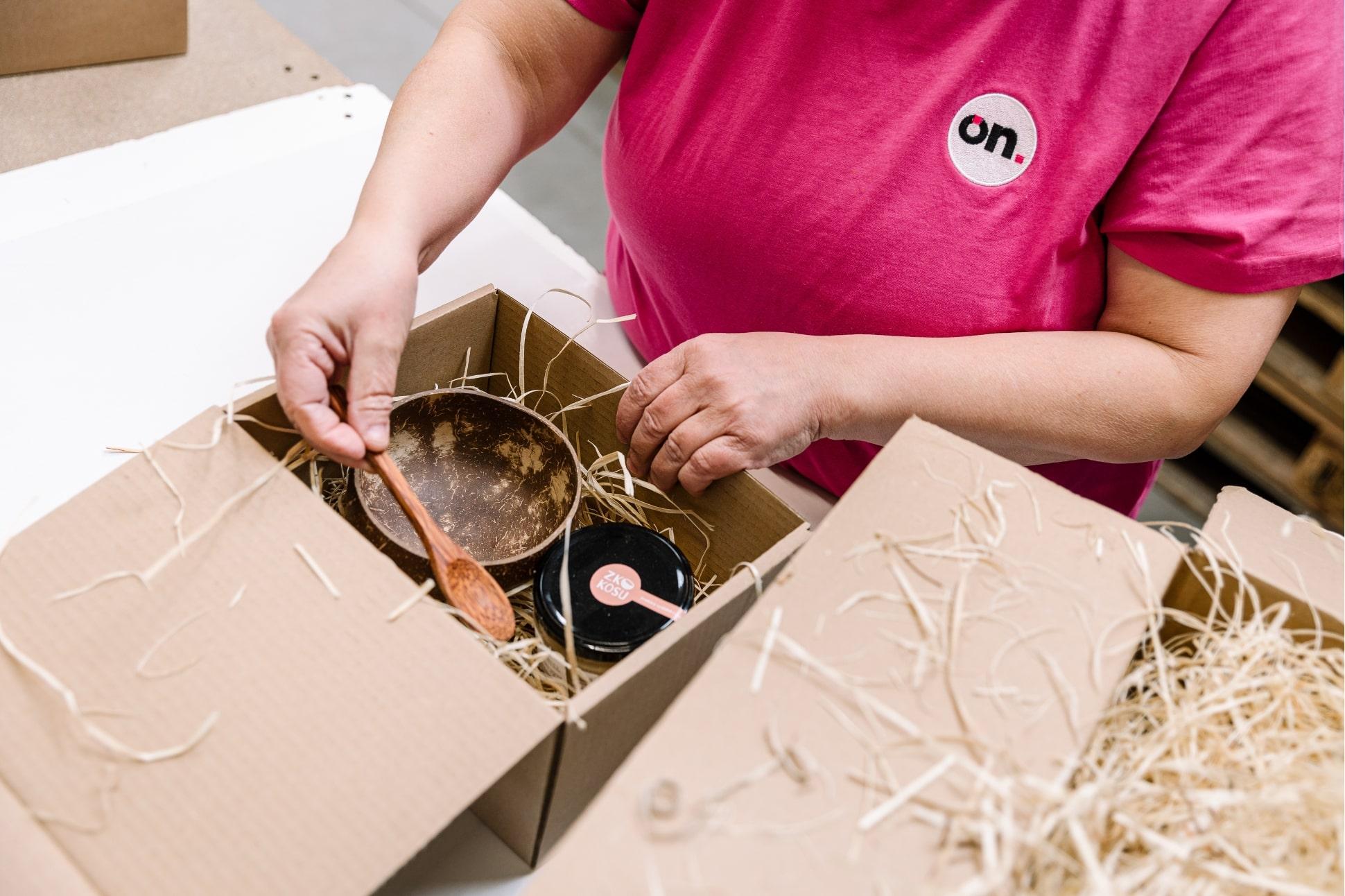 Skladon fulfillment: kompletace zboží